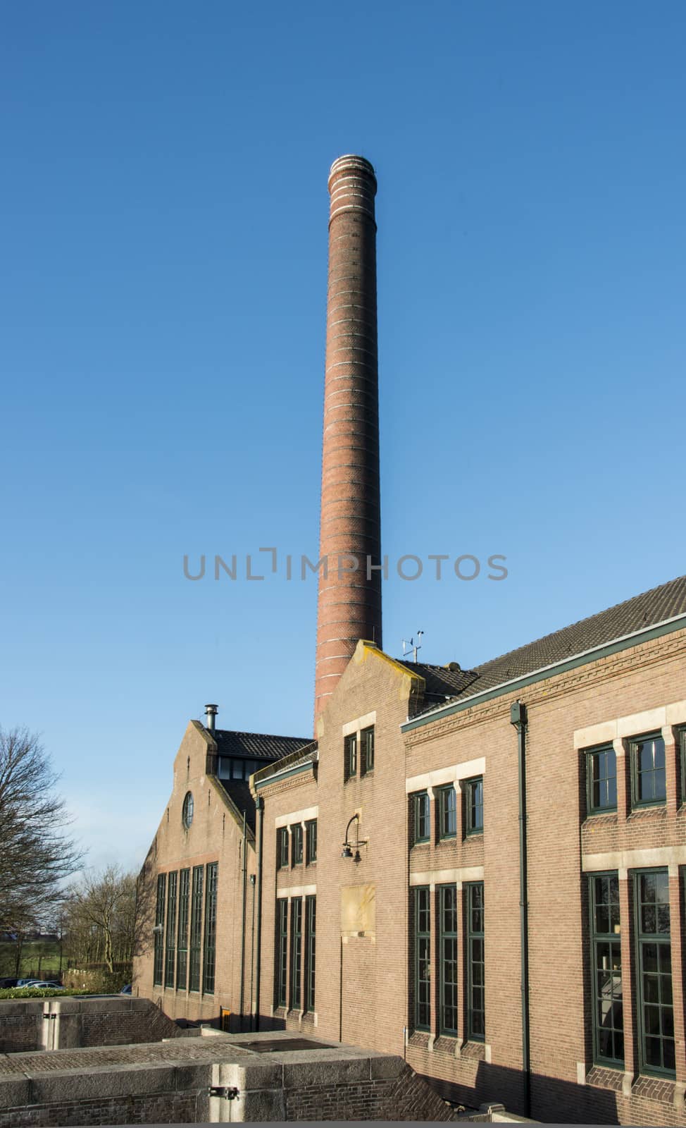 the 60 meter high chmney at the ir. D.F. Woudagemaal in Lemmer, opened in 1920 by Queen Wilhelmina, is the largest steam-driven pumping station in the world still in use