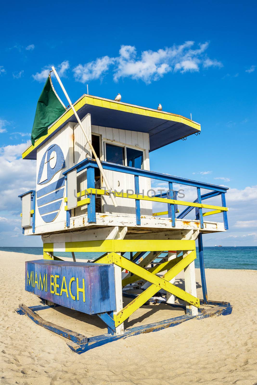 Lifeguard Tower, Miami Beach, Florida by ventdusud