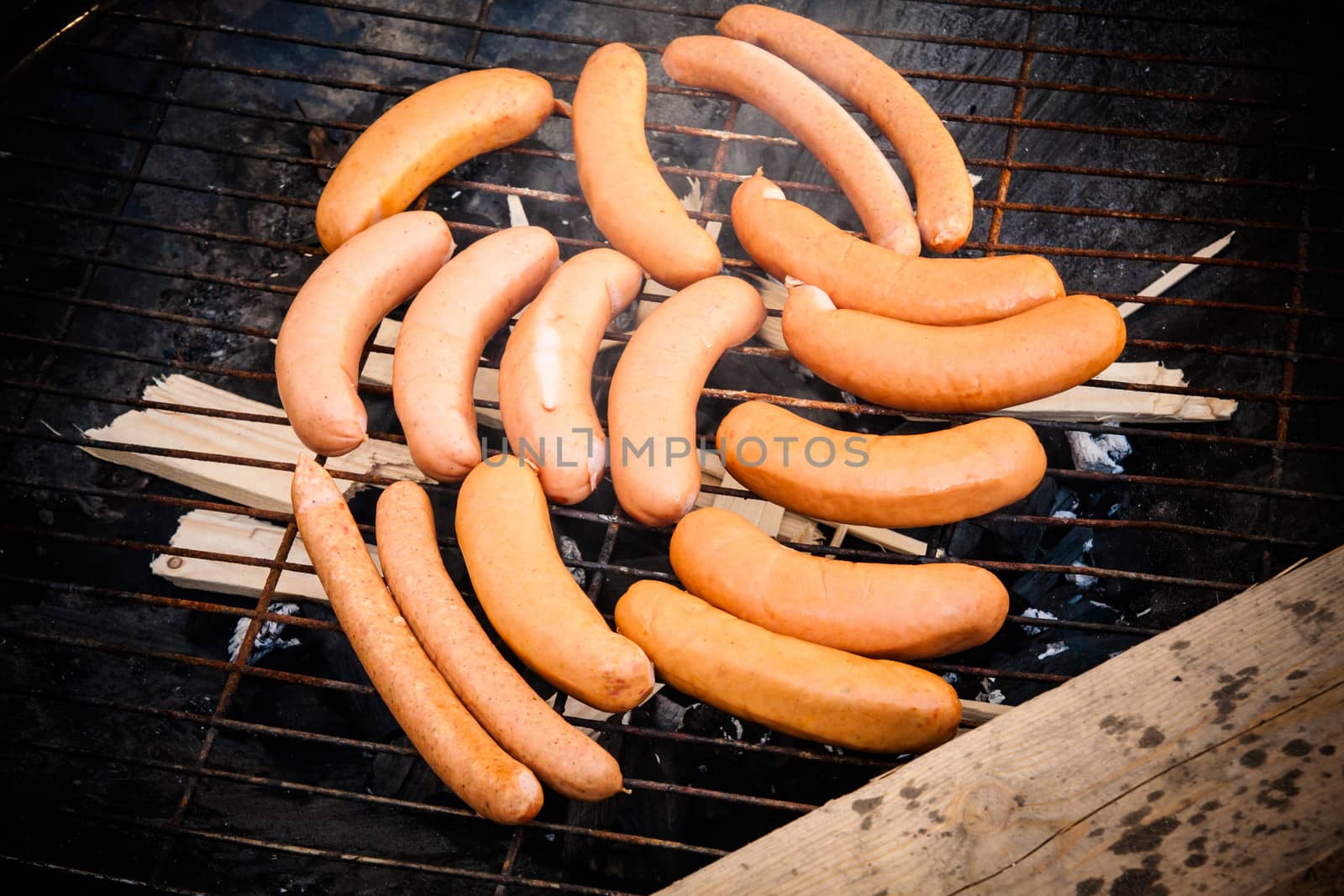 Sausages in a ghetto grill by juhku