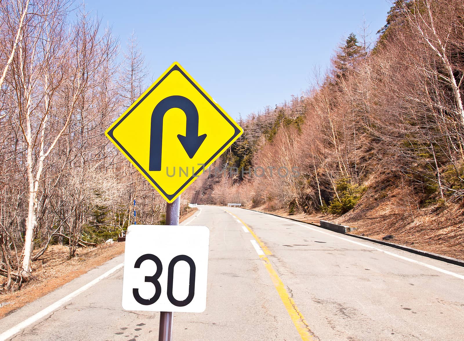 traffic sign to return the vehicle speed ������30 km.