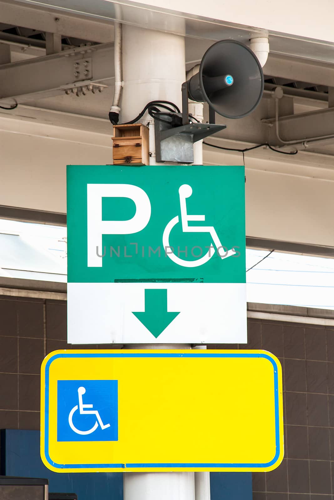 Plates for the disabled to be installed close to the speakers.
