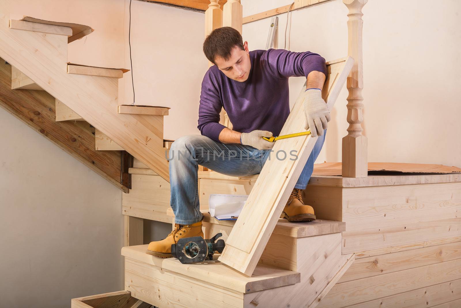 carpenter measuring step of ladder by mihalec