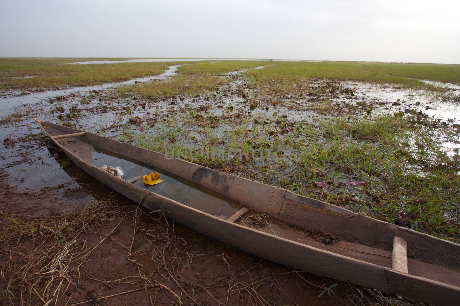 Pinnace in the delta of Niger in Mopti by watchtheworld