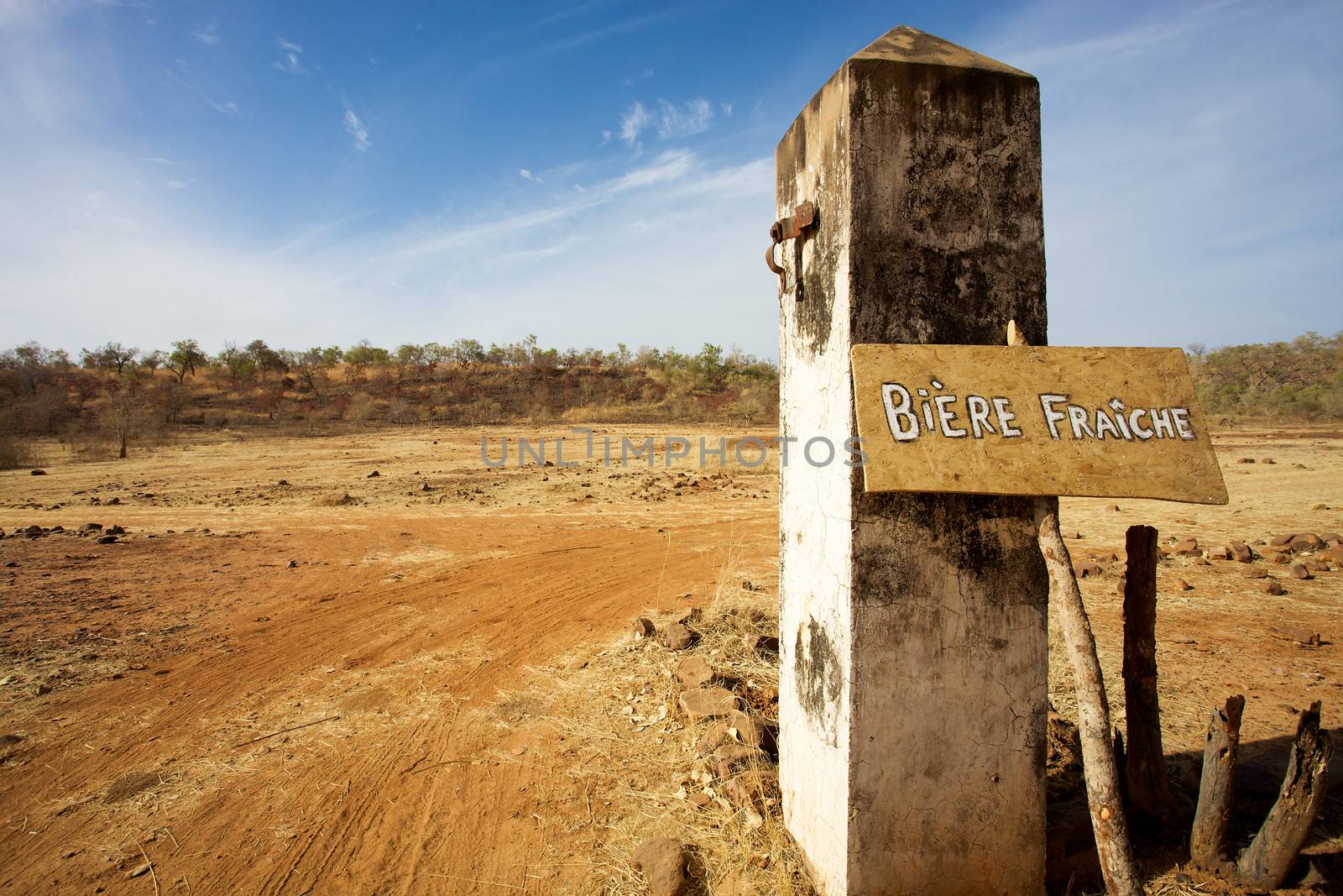 Signboard in the middle f the bush with written fresh beer in French