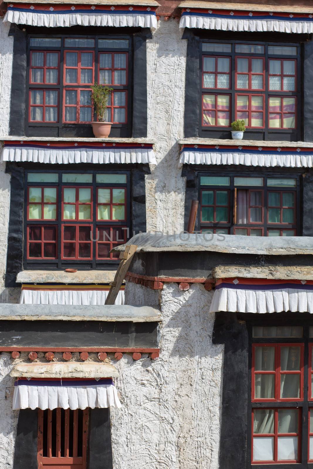 Details of the traditional Tibetan temple: The Palkhor Monastery by watchtheworld