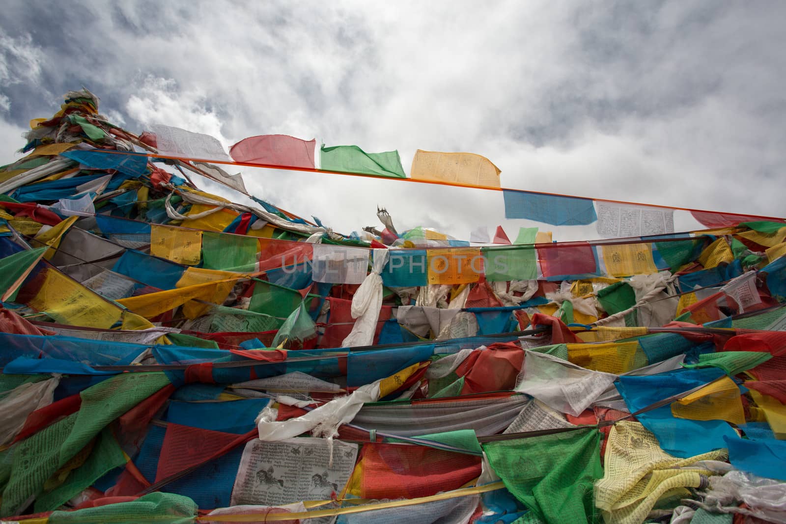 Pray flags in Tibet by watchtheworld