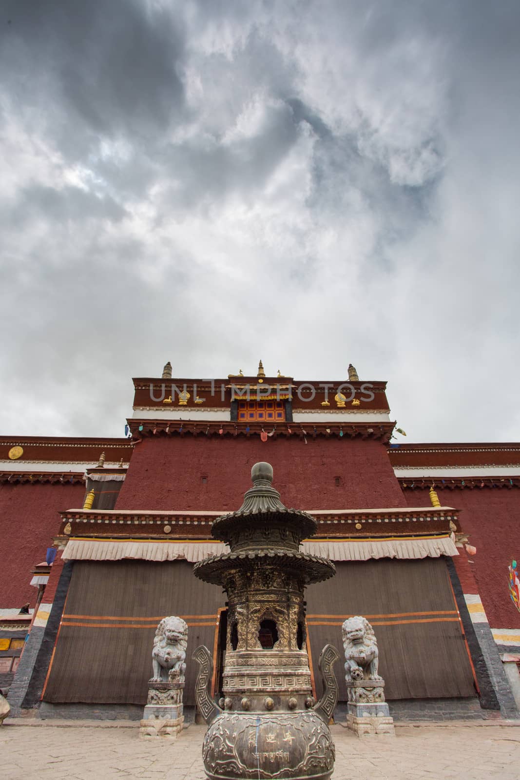 Sculpted stone lions in front of a temple-entrance in Tibet, China.