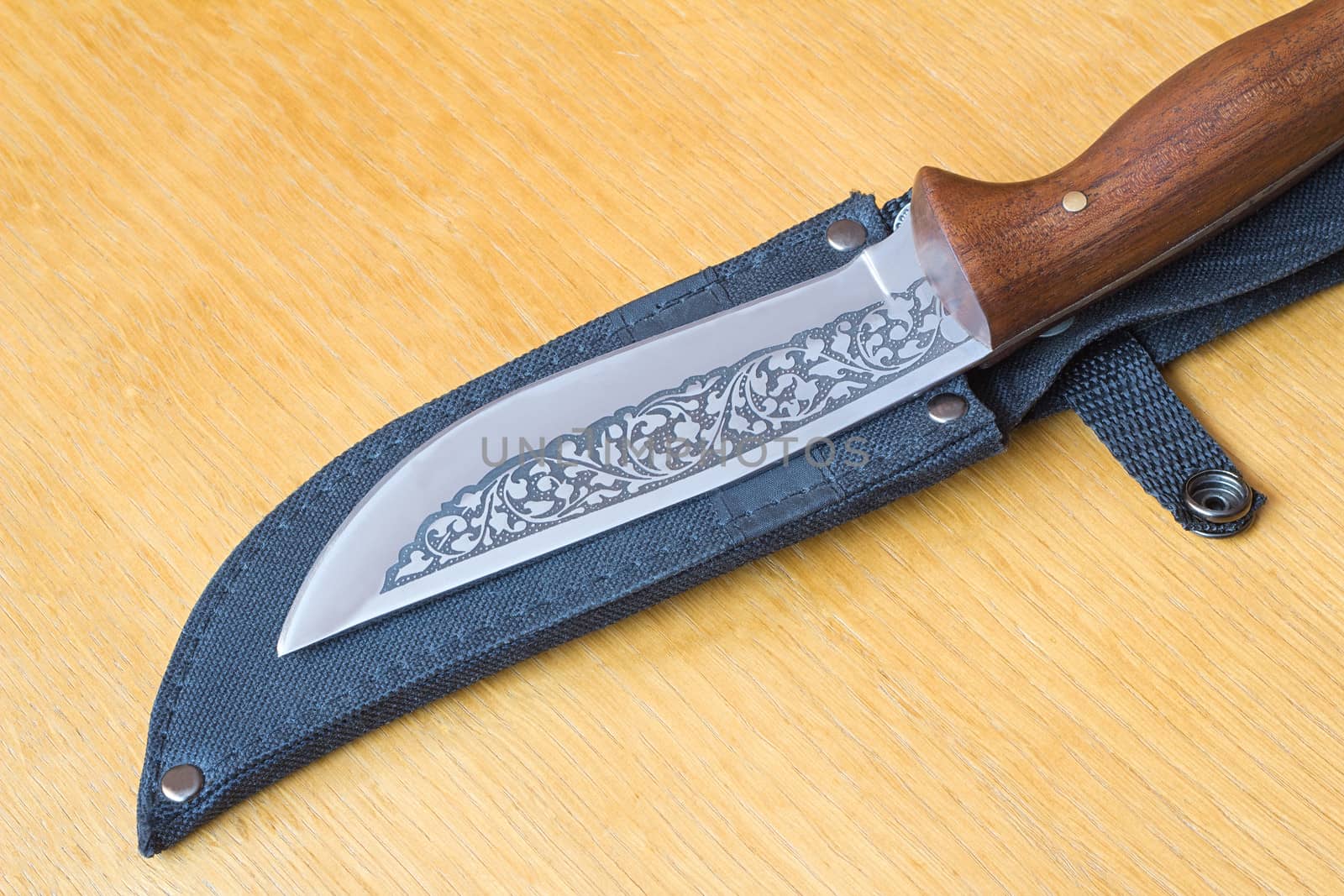 Large, beautifully decorated with a hunting knife and black case for a knife
Placed on the table.