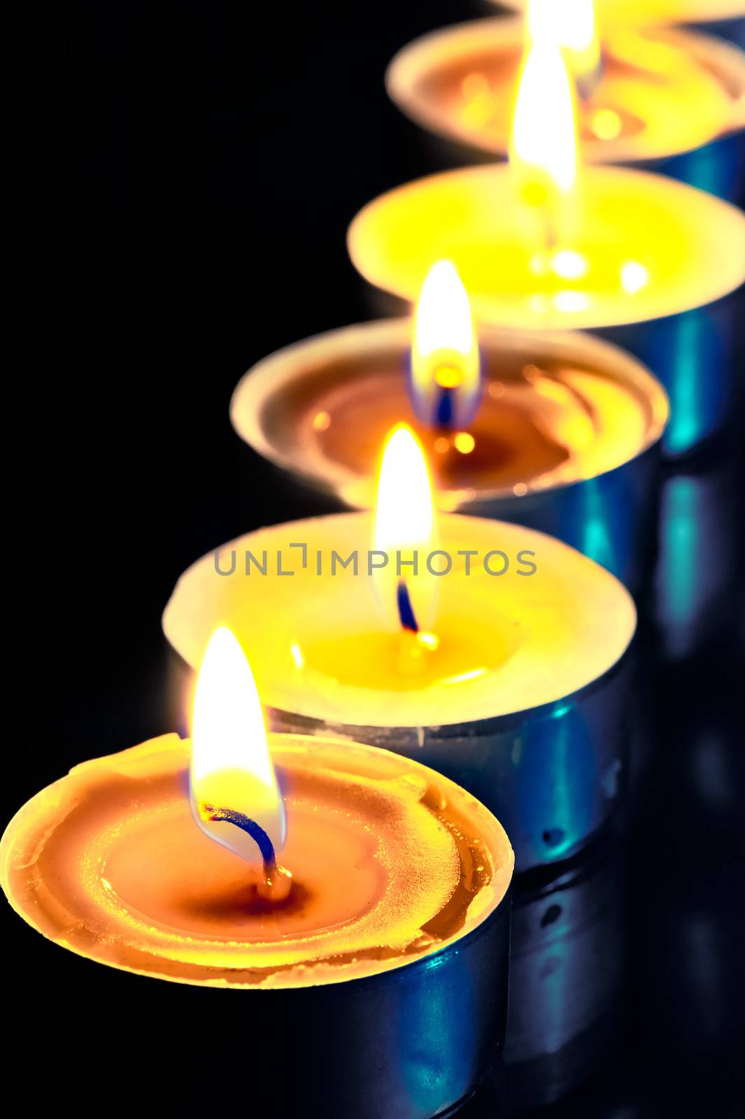 number of hot yellow candles in the dark