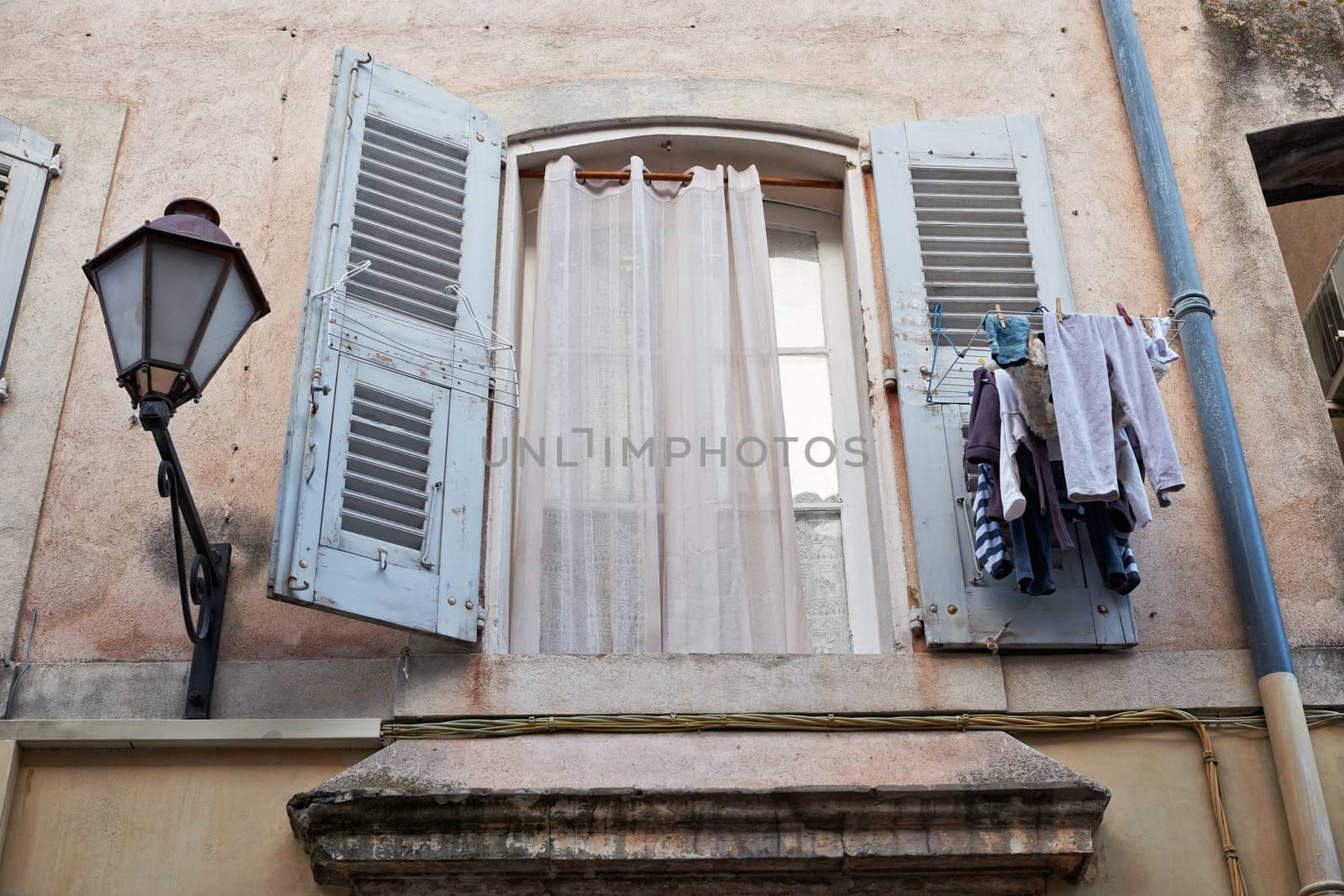 Window in Saint Tropez by ecobo