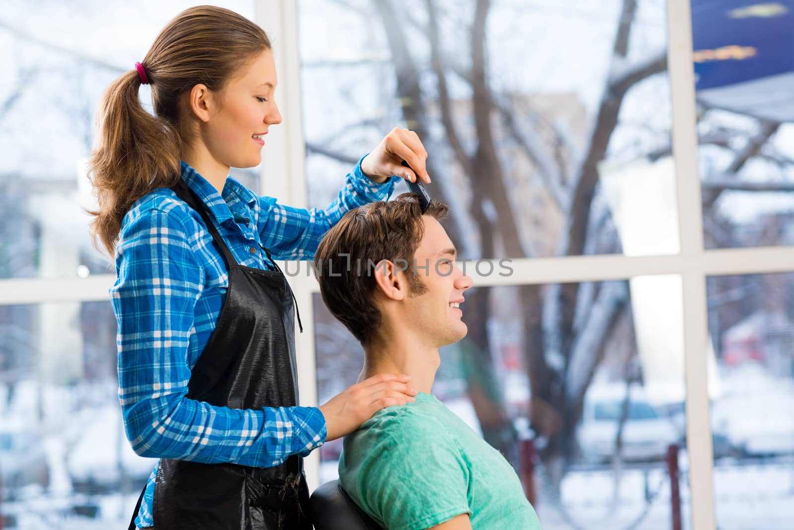 young attractive woman hairdresser hairstyle customer picks