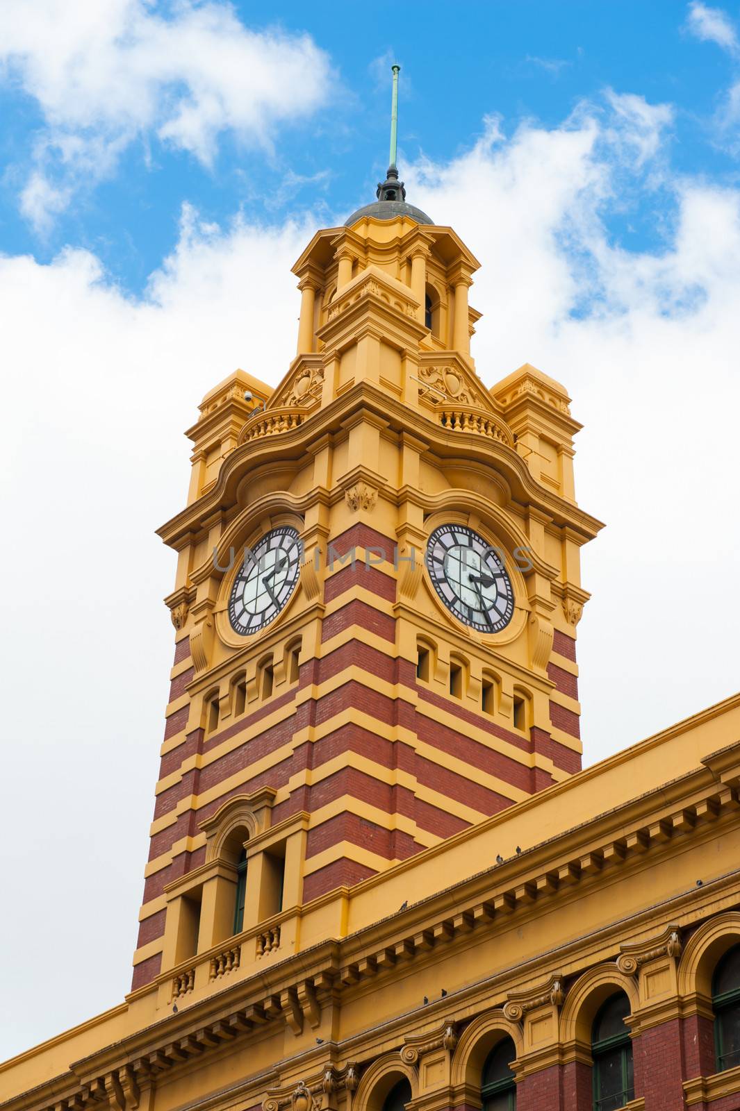 Flinders Street Station by fyletto