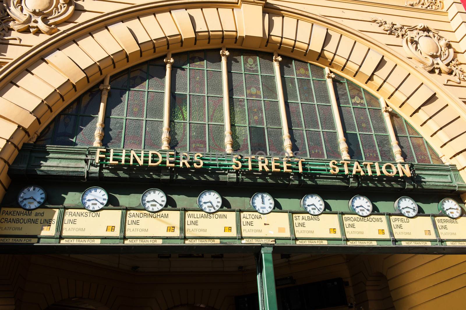 Flinders Street Station by fyletto