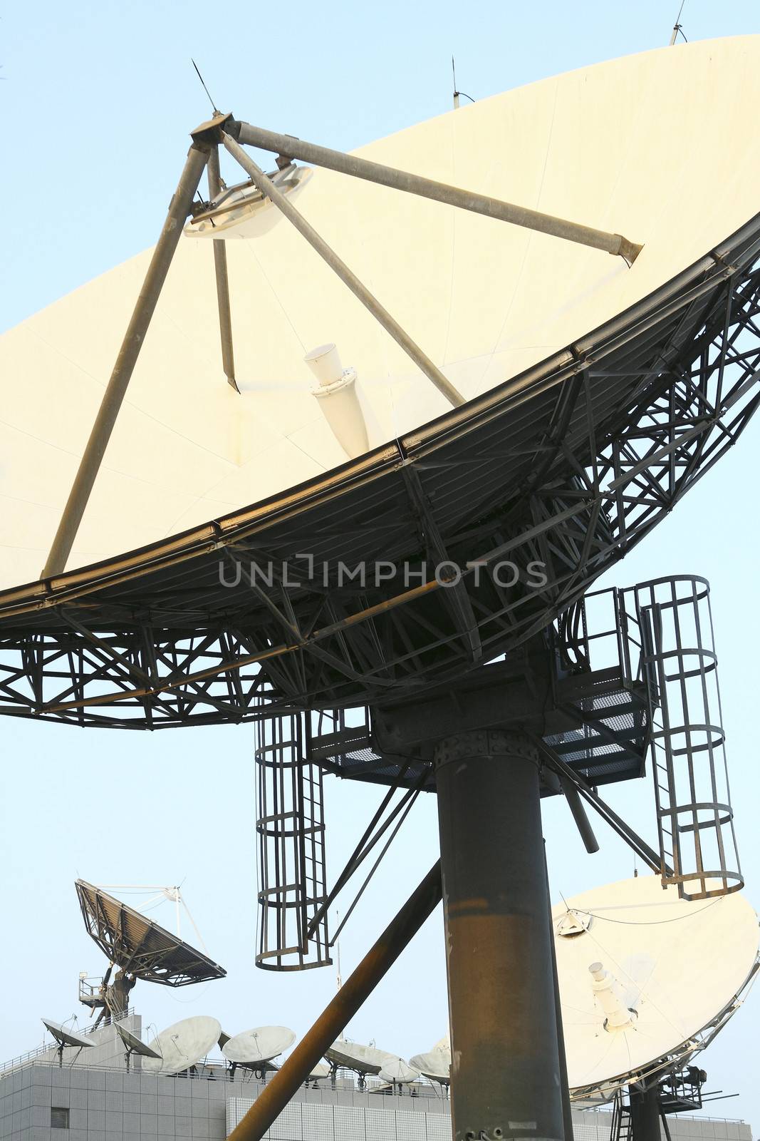Satellite Communications Dishes on top of TV Station by cozyta