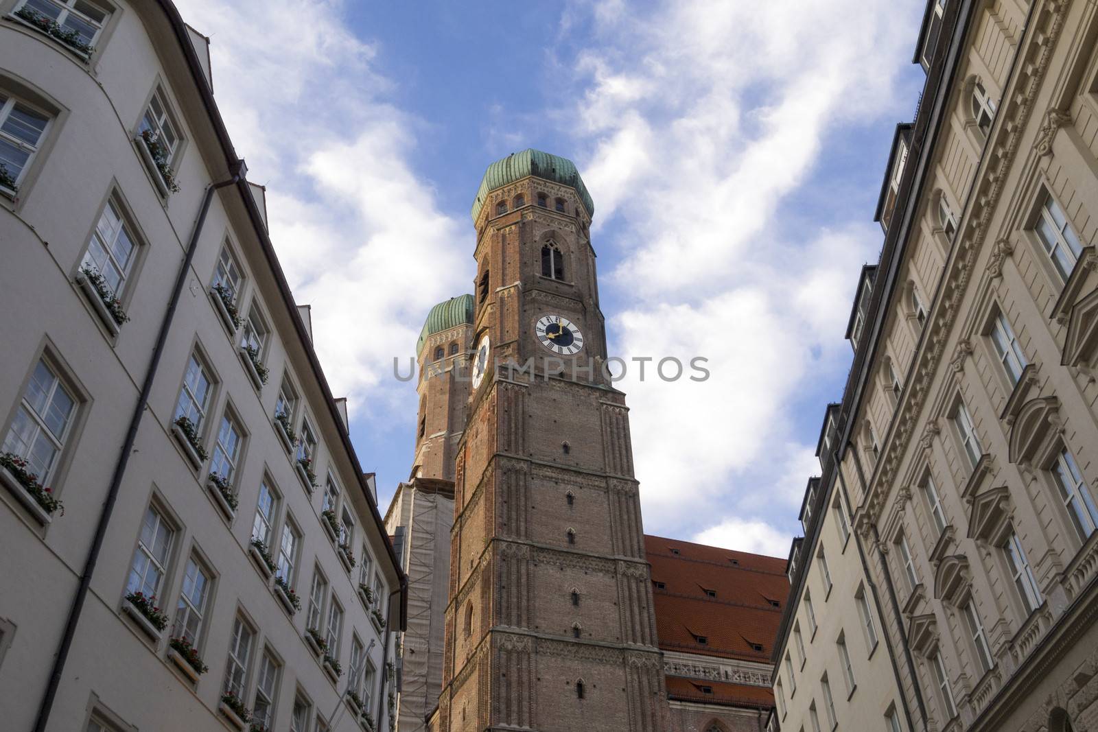 Munich Frauenkirche by yuriz