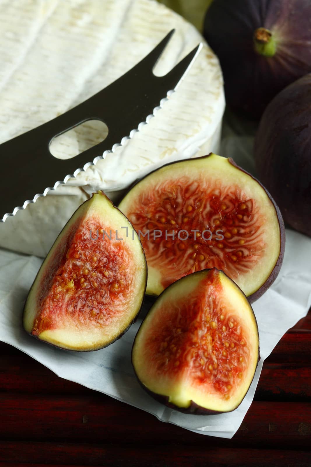 figs and cheese by alexkosev
