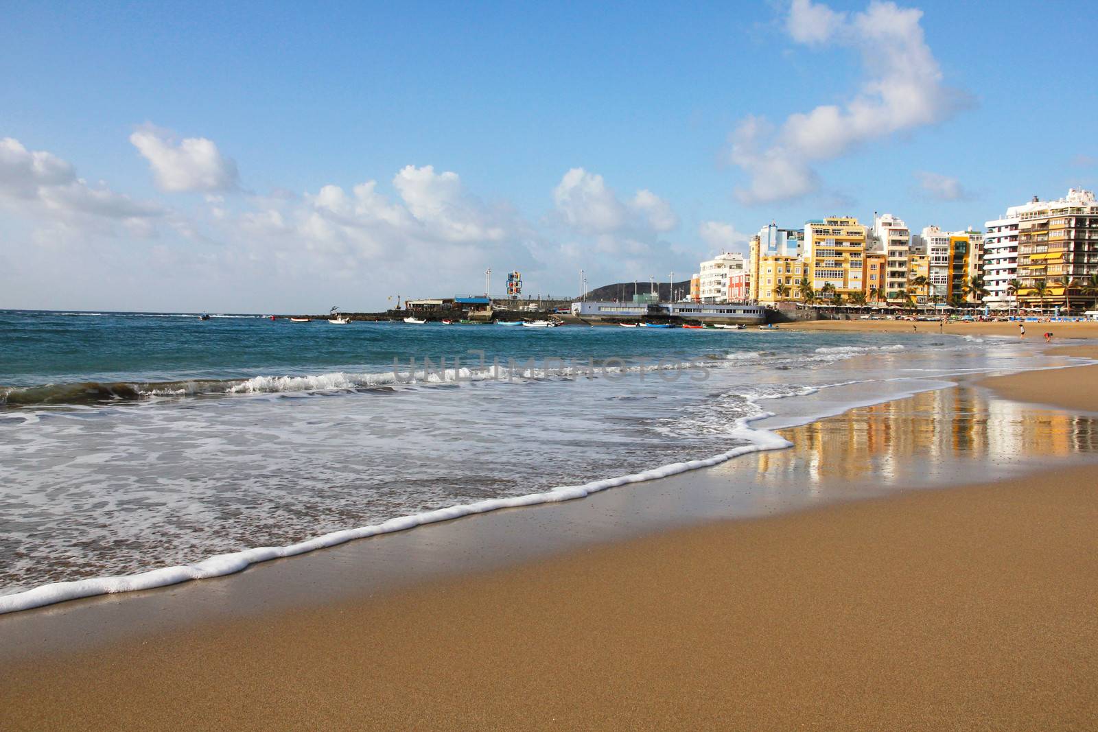 Spain. Canary Islands. Gran Canaria island. Las Palmas de Gran Canaria. Las Canteras beach in winter