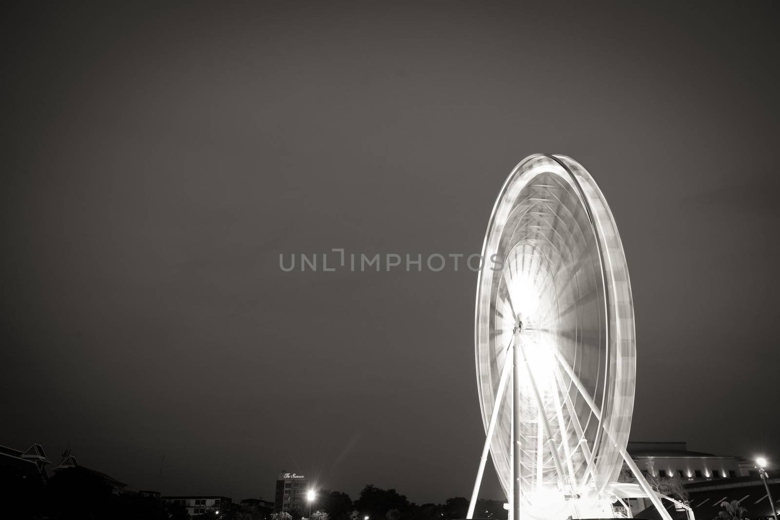 Fairy wheel in an amusement park during night time by sasilsolutions