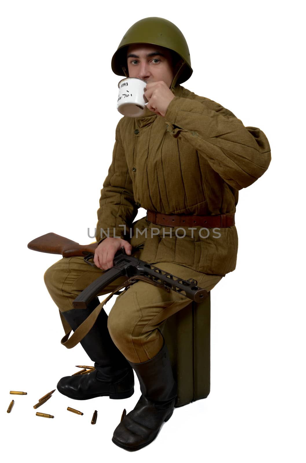 soviet soldier with his ppsh 41 drink a tea