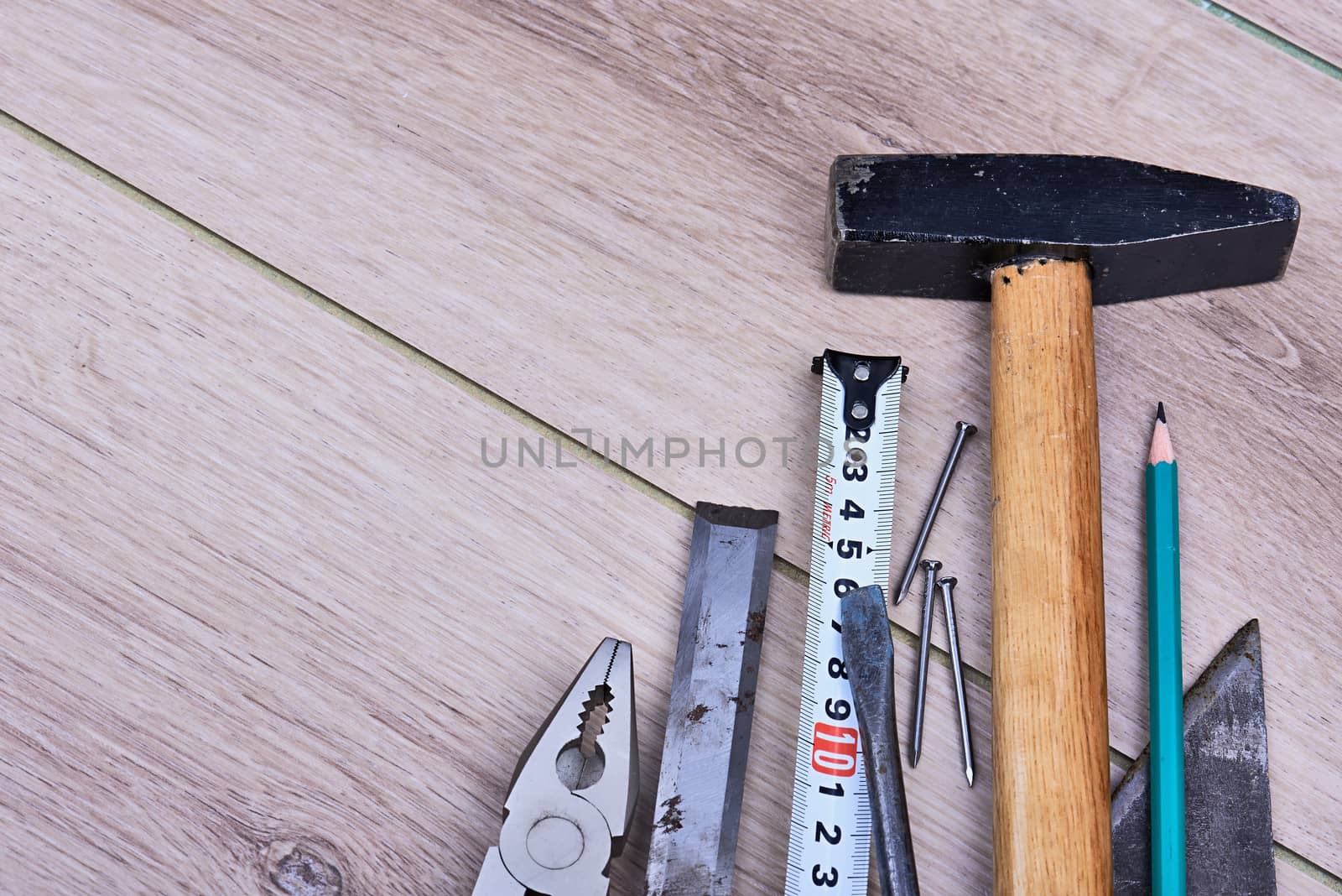 Various hand tools sitting on a wooden deck.