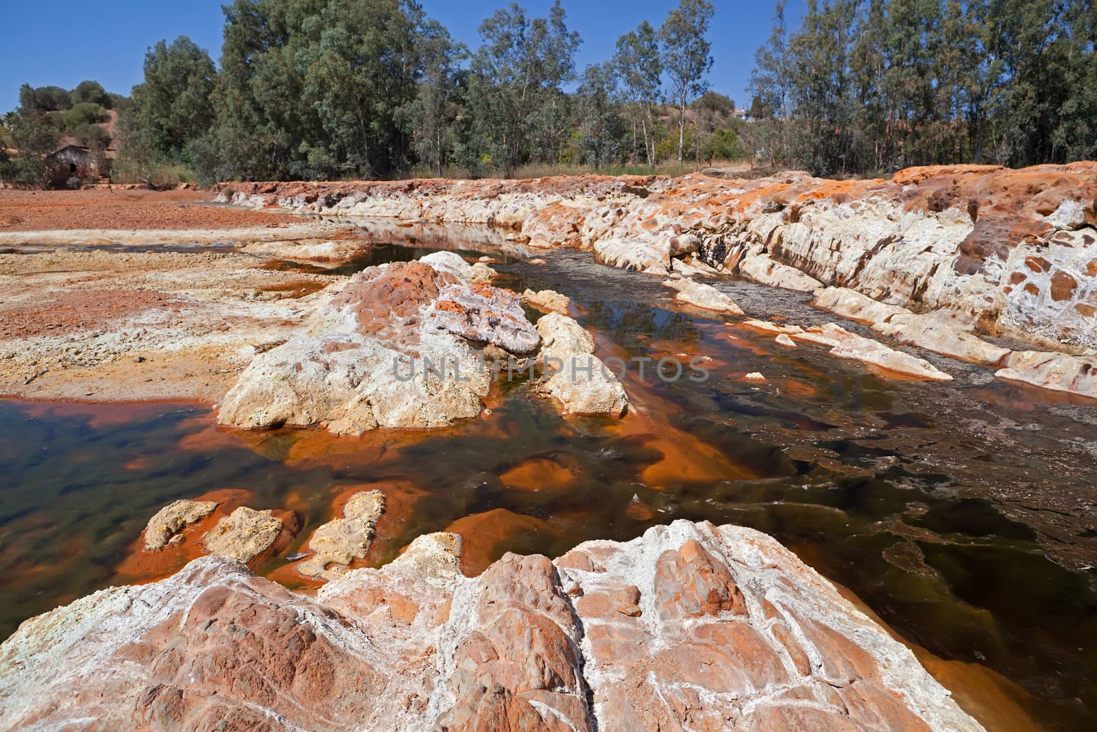 orange stones in rio Tinto by catolla