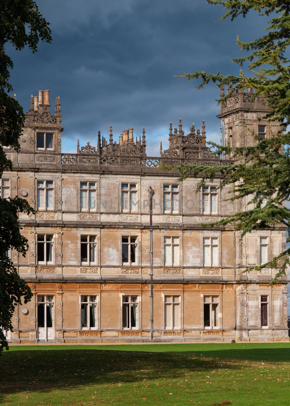 Highclere castle by dutourdumonde