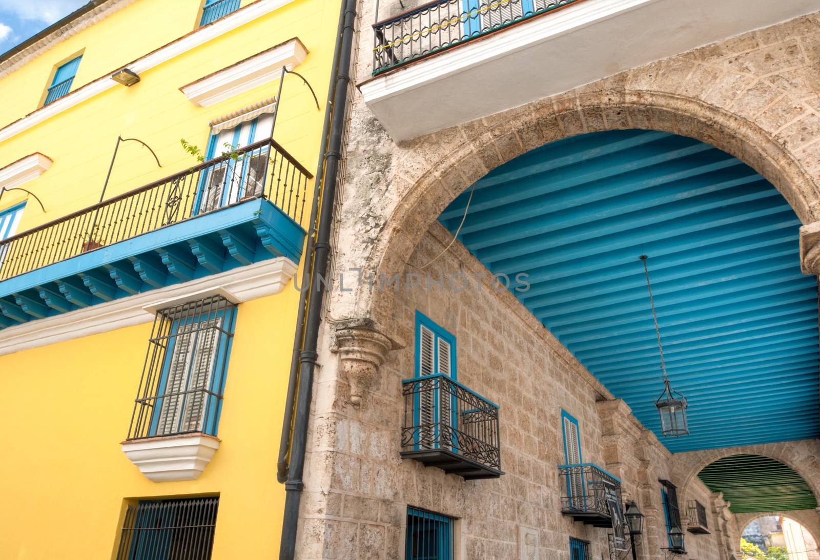 Plaza Vieja Cuba Caribbean by weltreisendertj