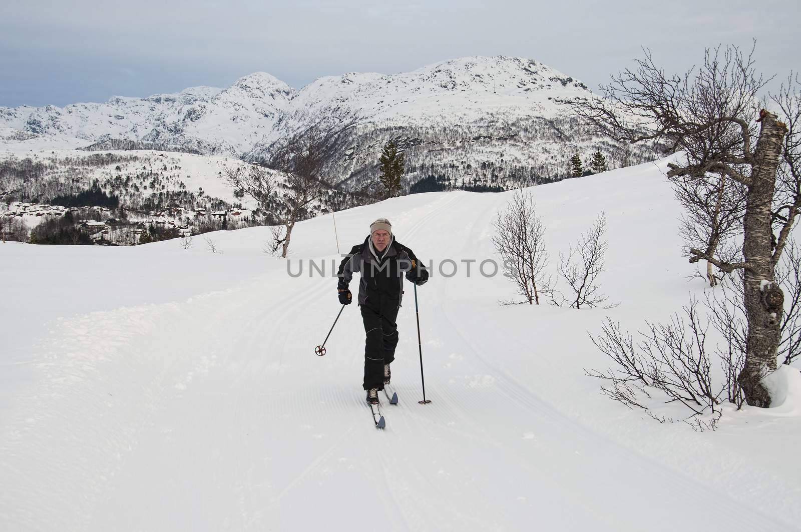 Male cross country skier by GryT