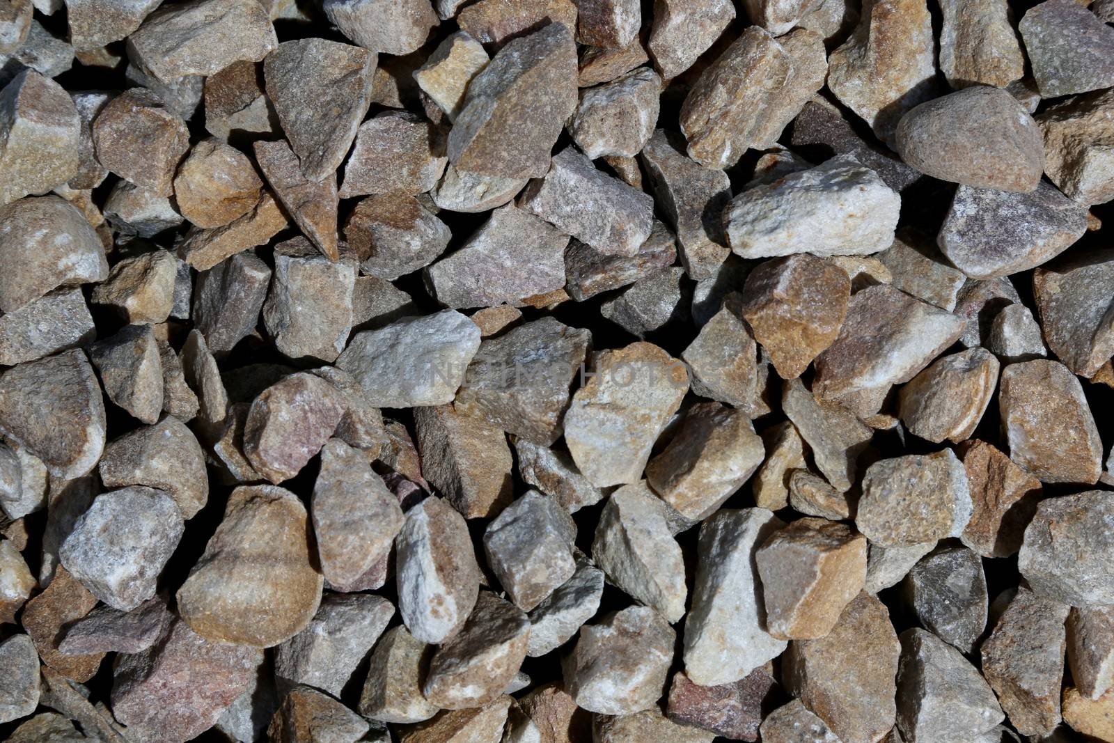 Graded crushed stone for the building industry