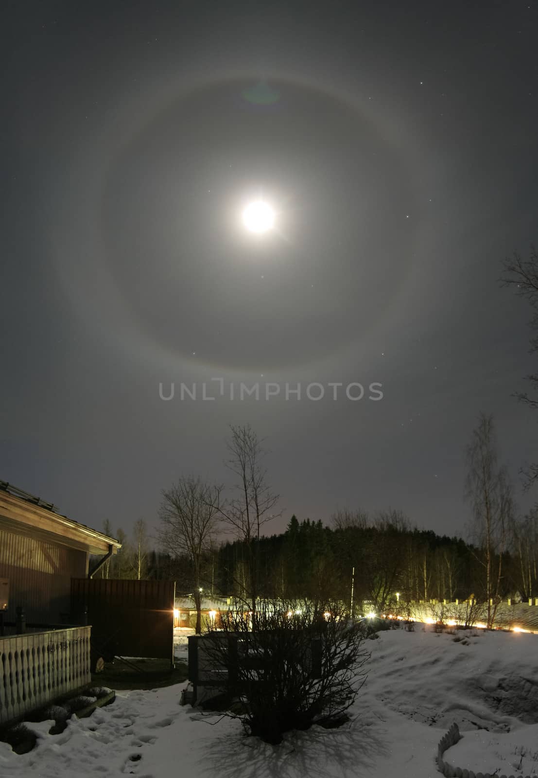 22 degree halo and moon by juhku