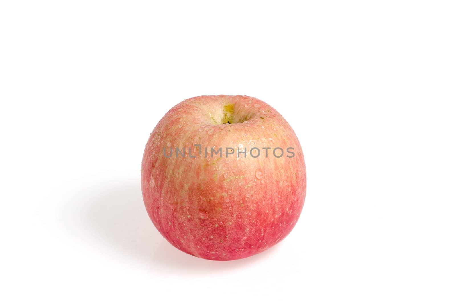 red apple isolated on white background clipping path