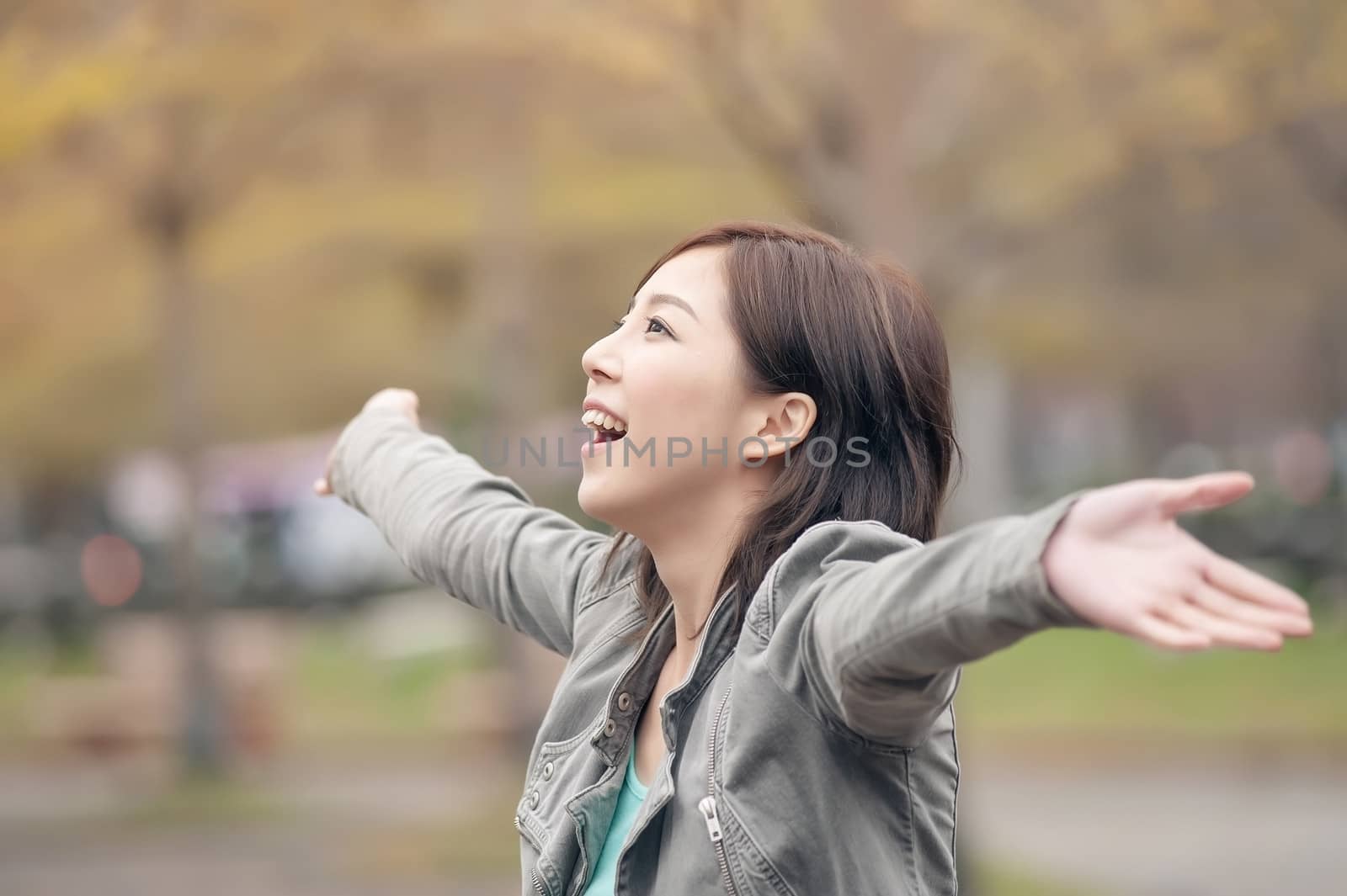 Asian beauty open arms and feel free in the city.