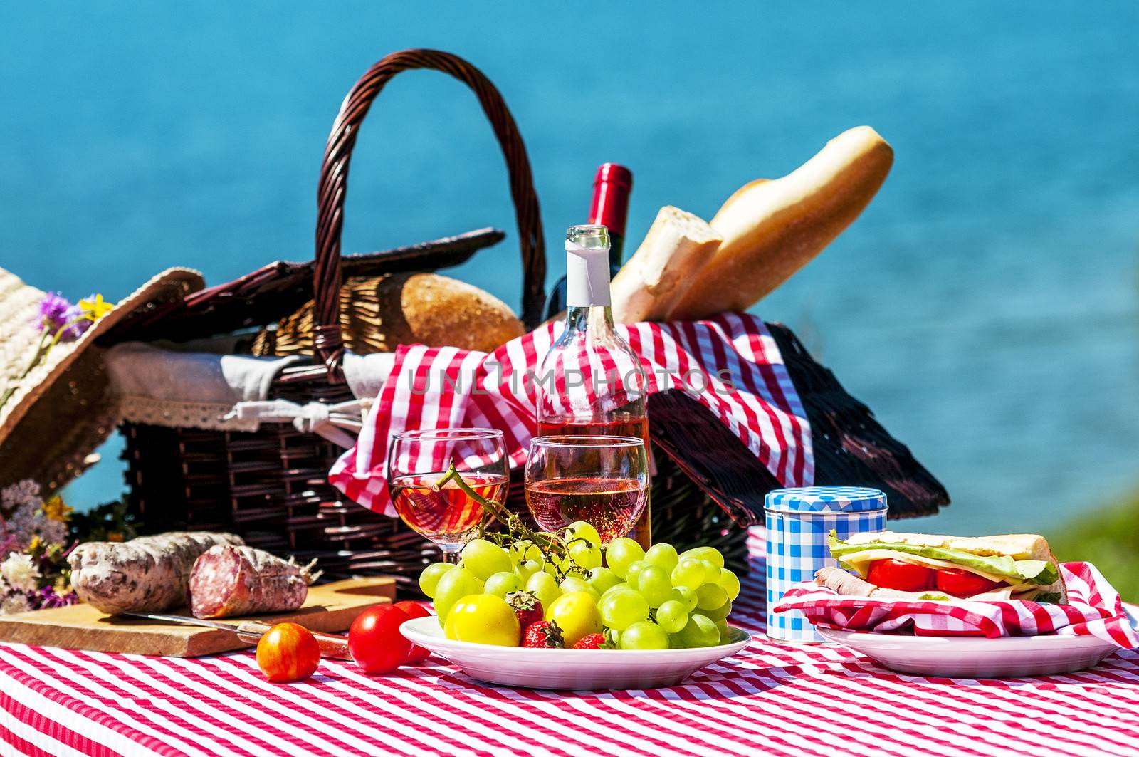 picnic near a lake by ventdusud