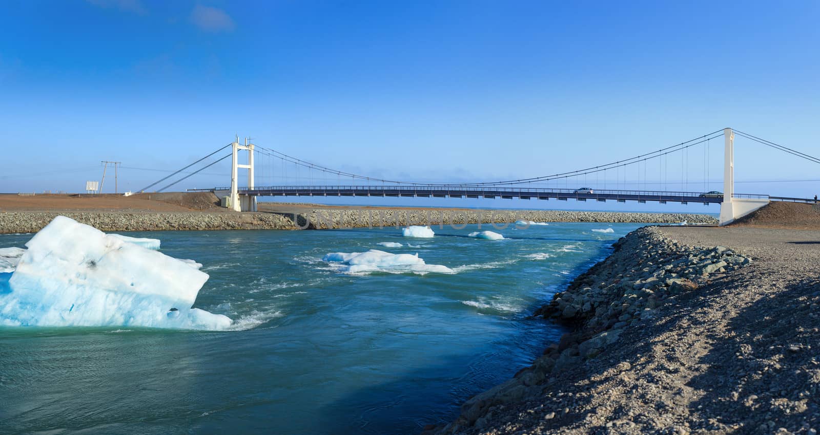 Bridge over icelands Jokulsarlon by maxoliki