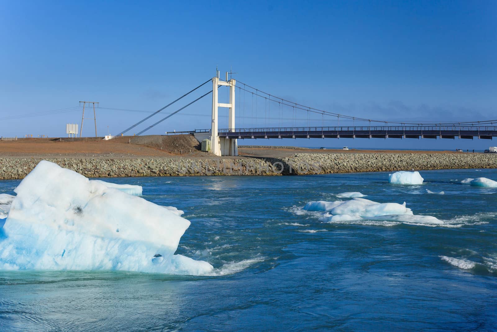 Bridge over icelands Jokulsarlon by maxoliki