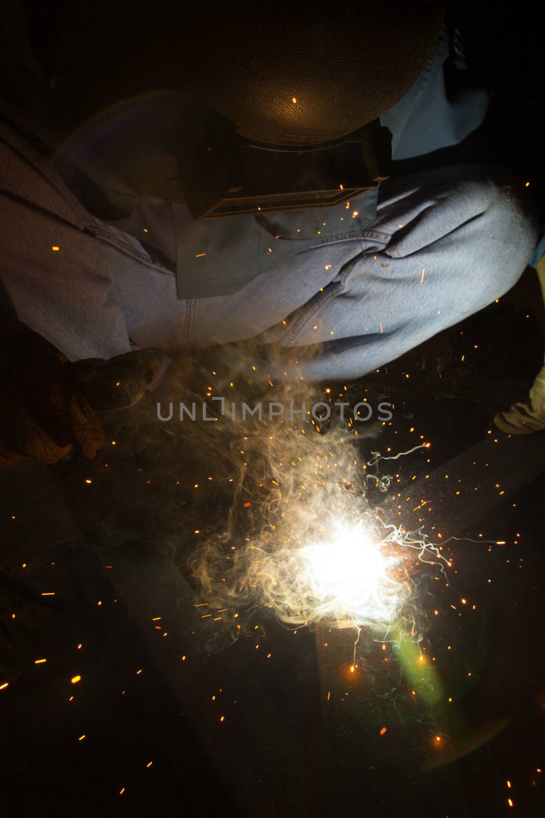 Arc welder with welding sparks by theerapoll