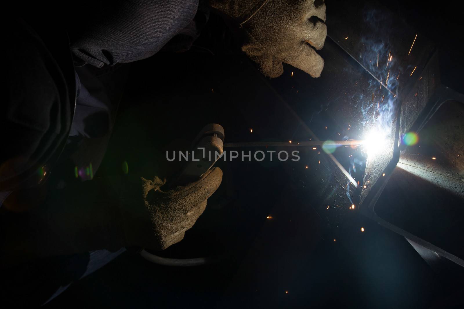 Arc welder with welding sparks by theerapoll