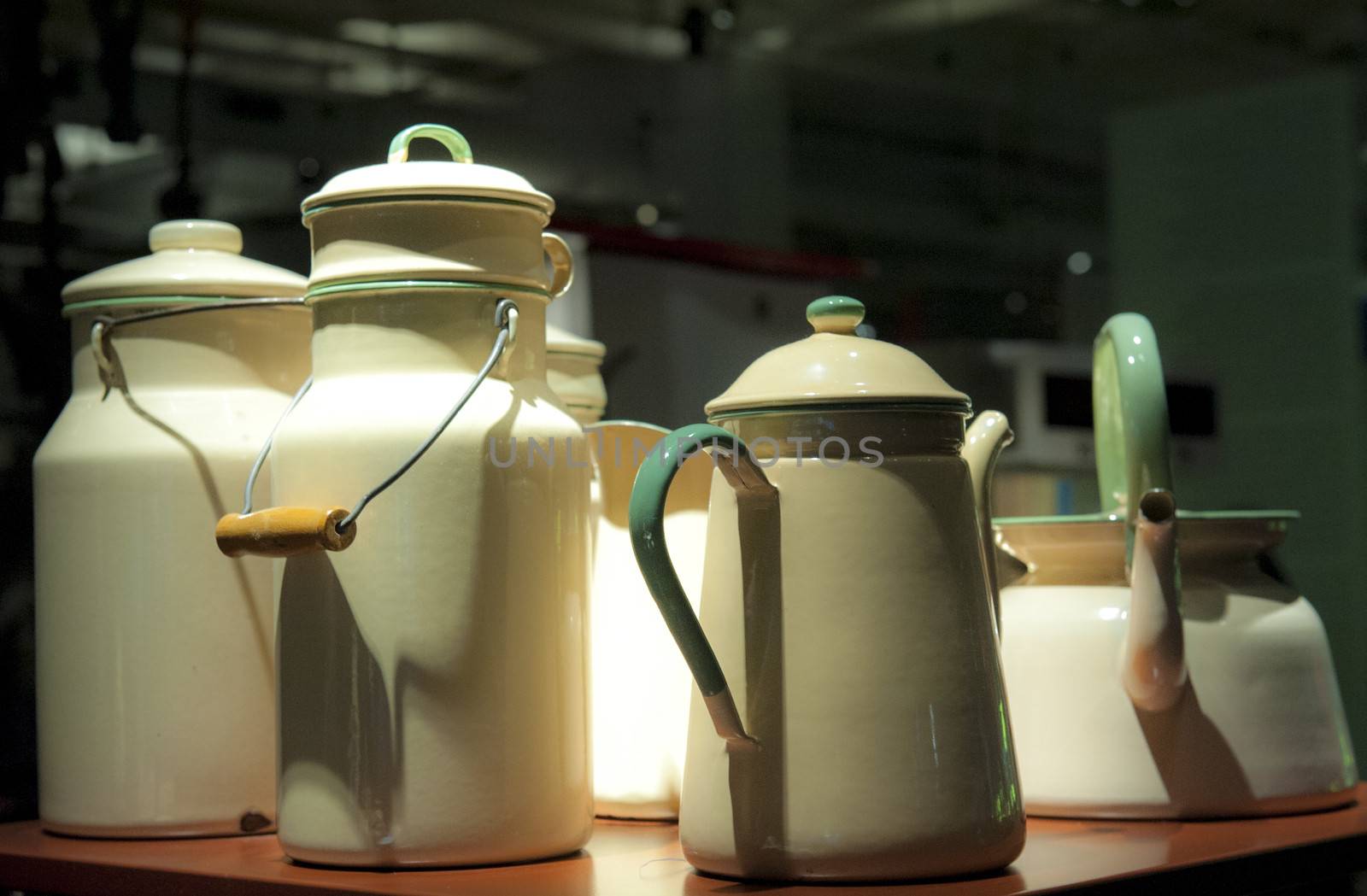  Metal milk jugs by Alenmax