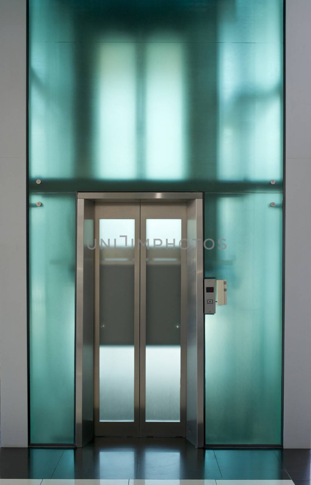 elevator door 