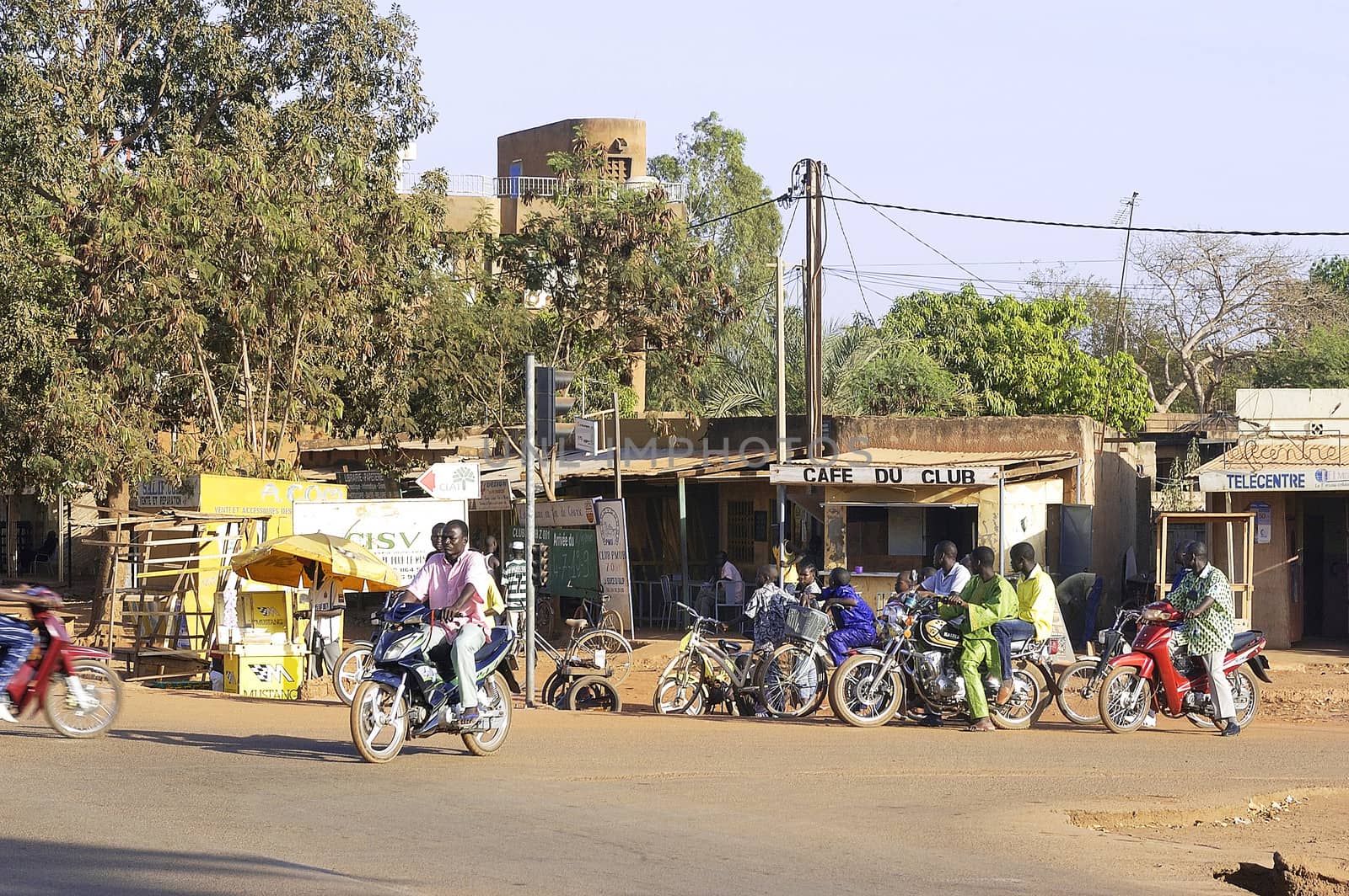 traffic in Ouagadougou by gillespaire