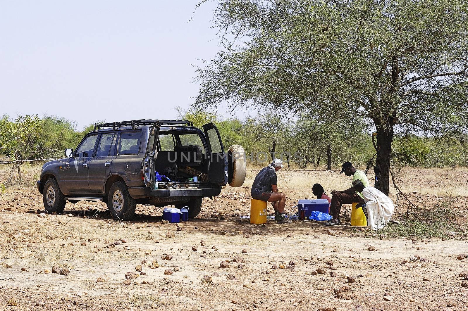 lunch in the shade by gillespaire