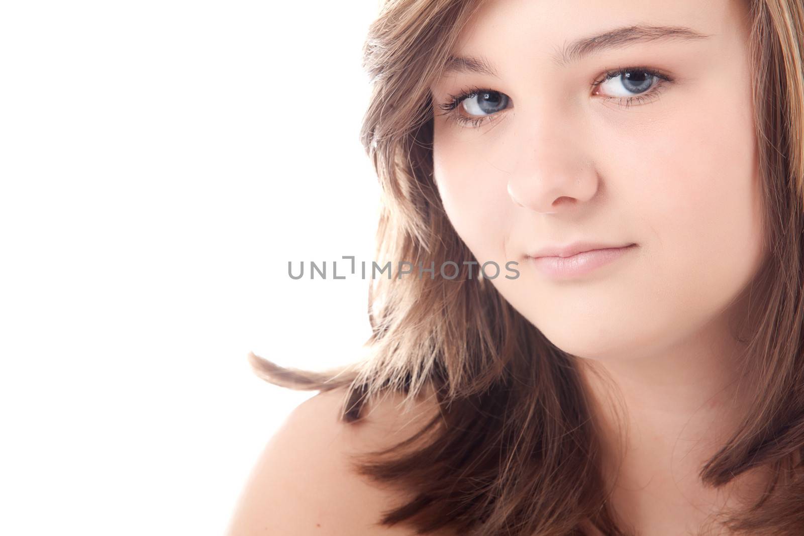 Young teenager in de studio on white