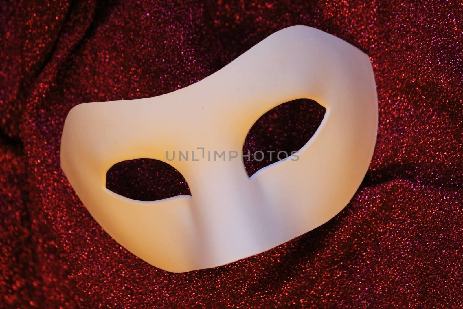 Mask on red glitters