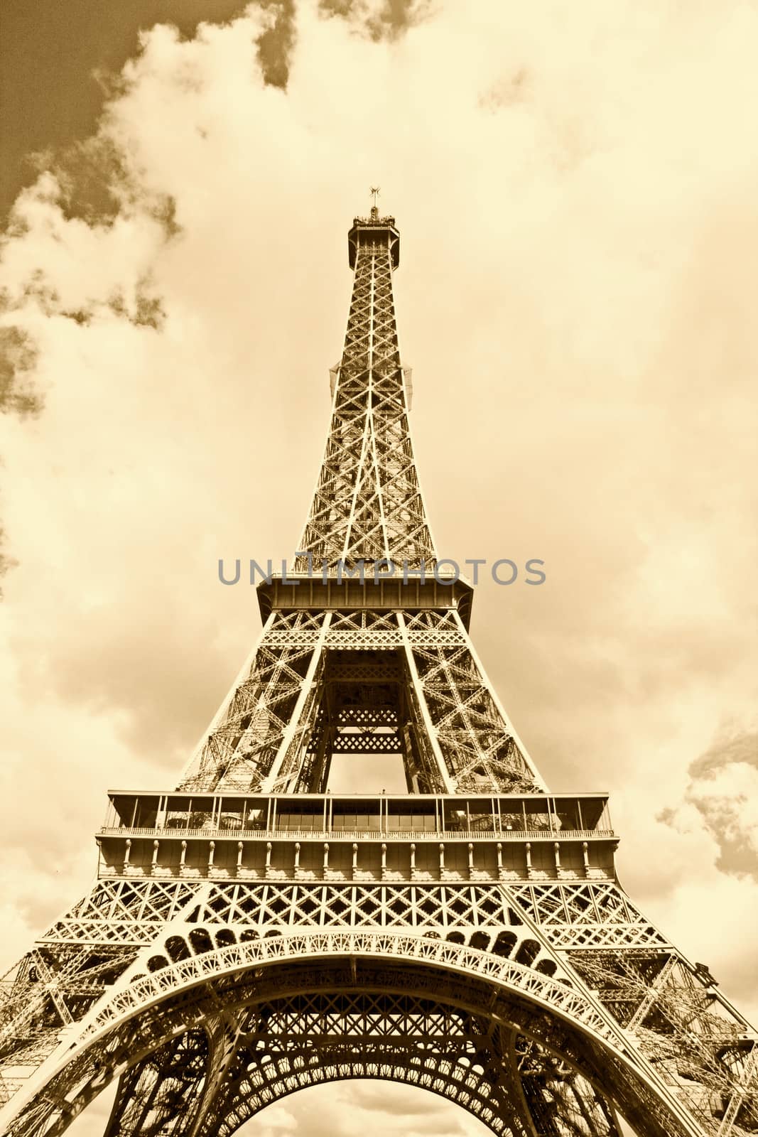 Eiffel Tower by ibphoto