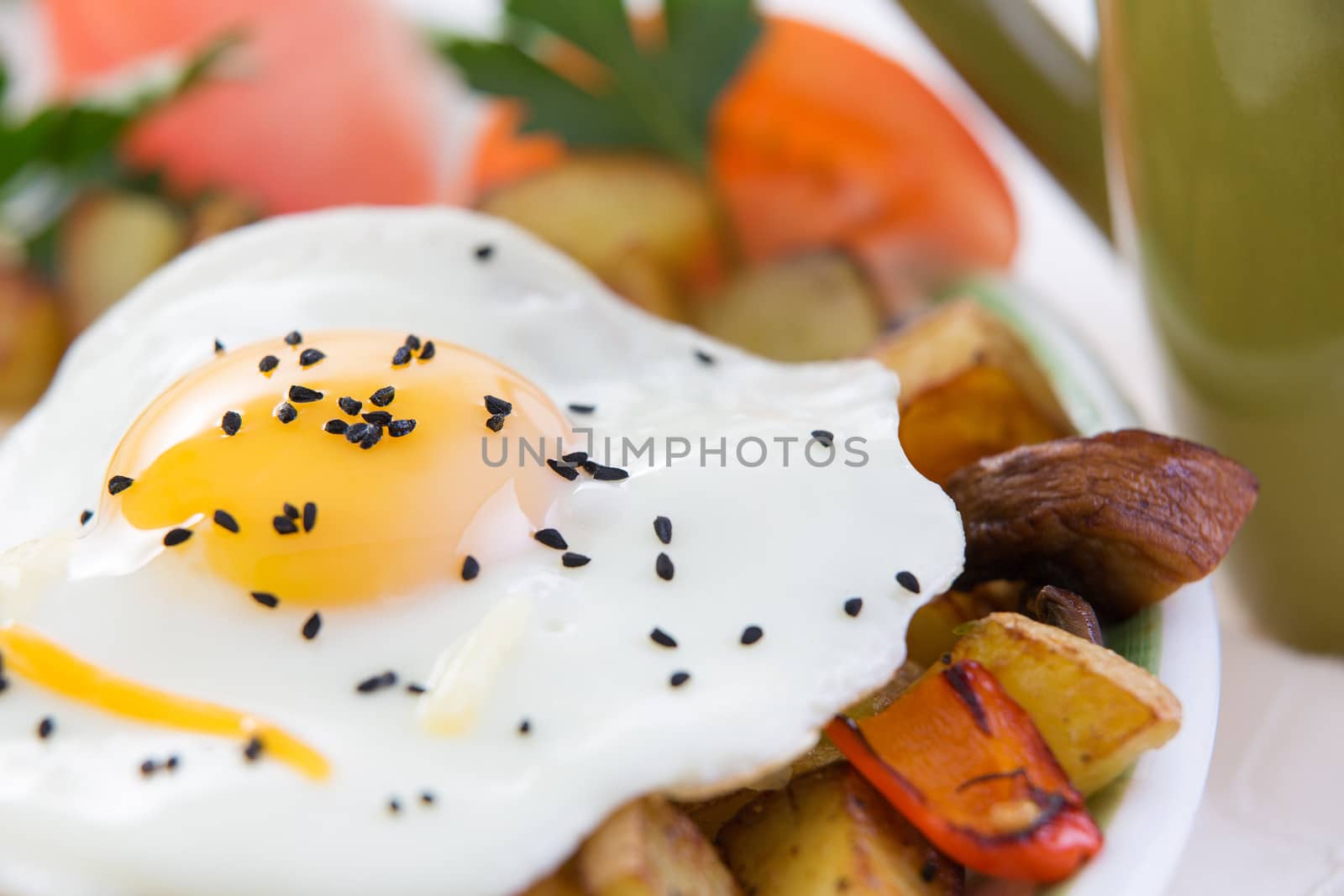 Wholesome meal of fried egg and vegetables by coskun