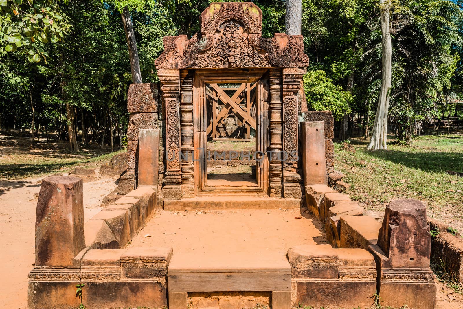 Banteay Srei hindu pink temple cambodia