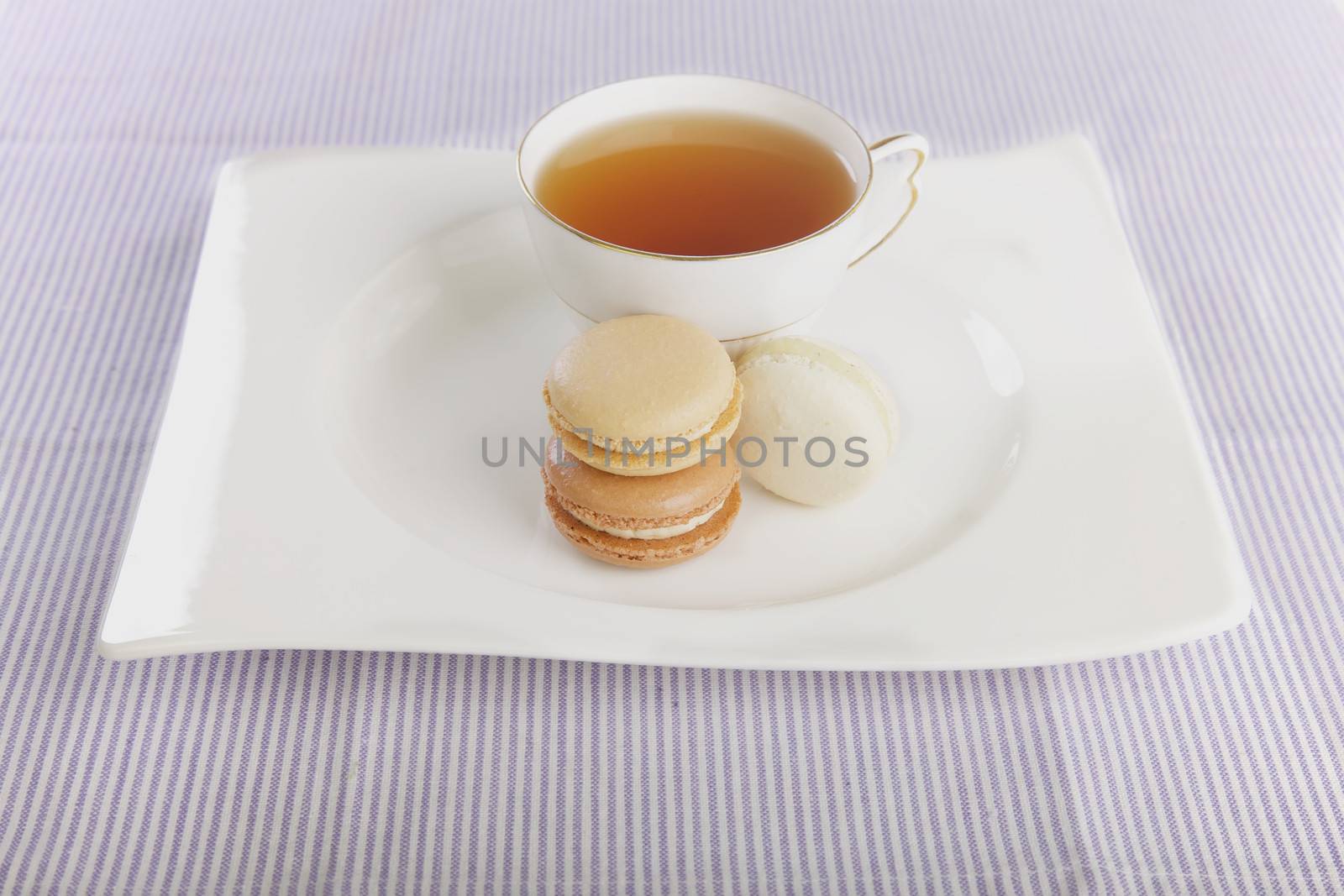 Tea and macaroons by instinia