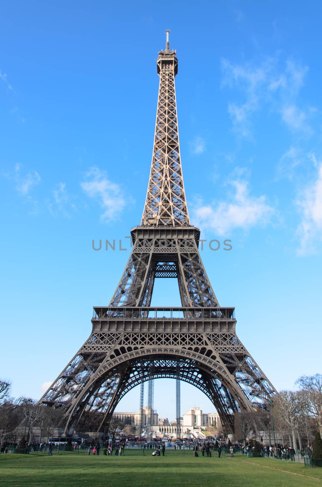 PARIS - DEC 26: Eiffel Tower lights at day on December 26, 2013