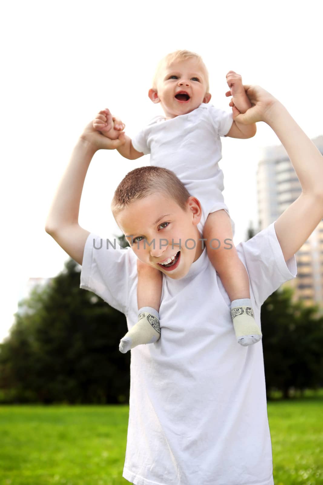 Happy Little Brothers outdoor by sabphoto