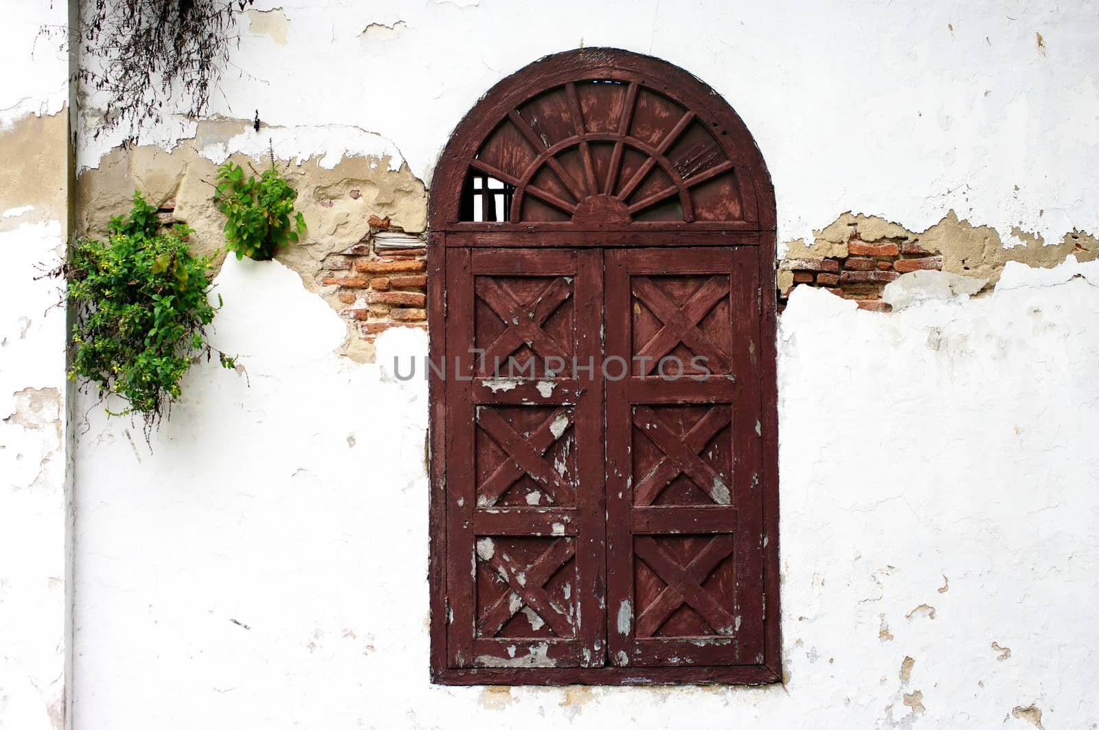 Old window with grunge wall
